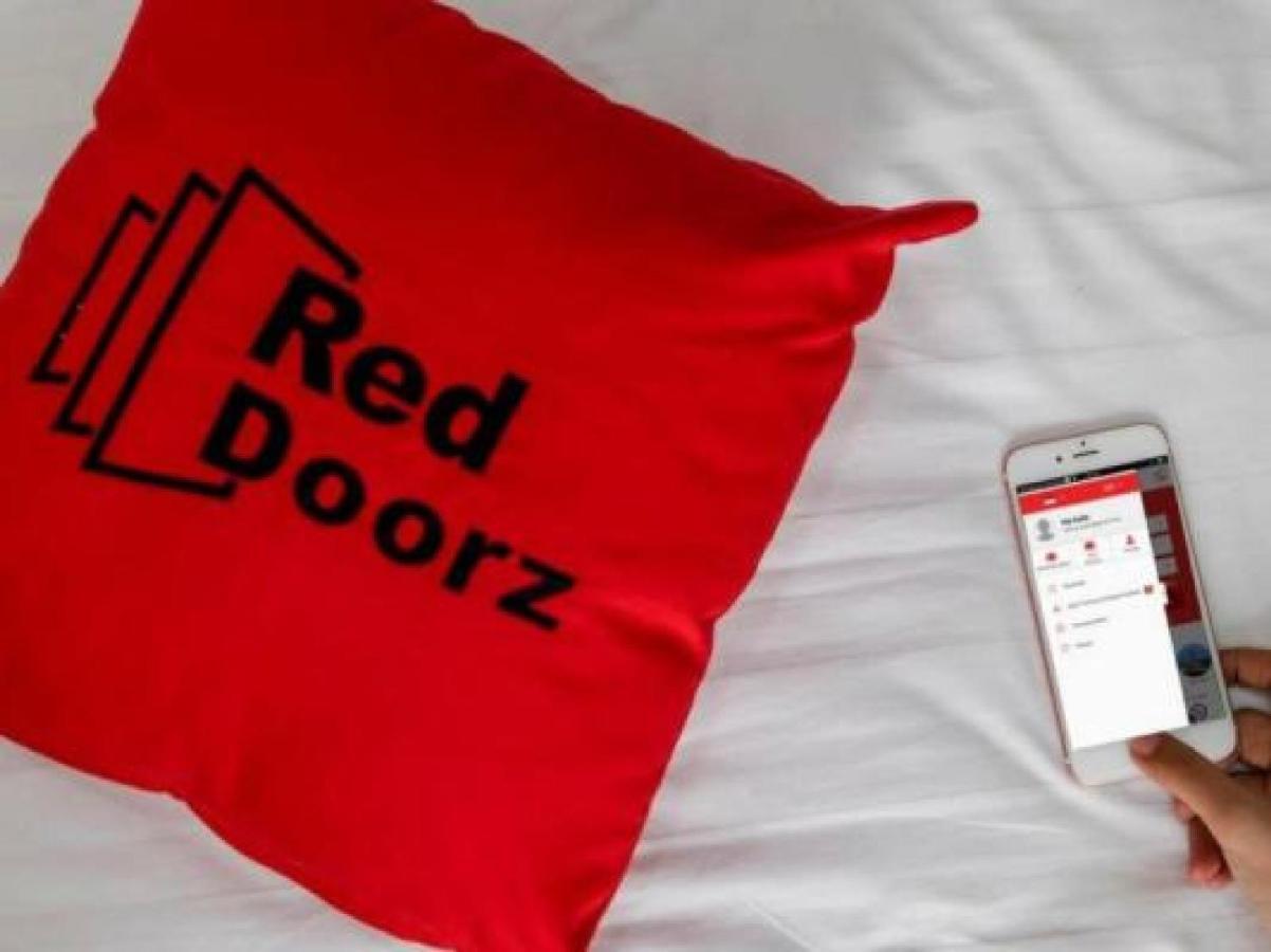 Hotel Reddoorz At La Mega Near Pasar Pagi Cirebon Exteriér fotografie